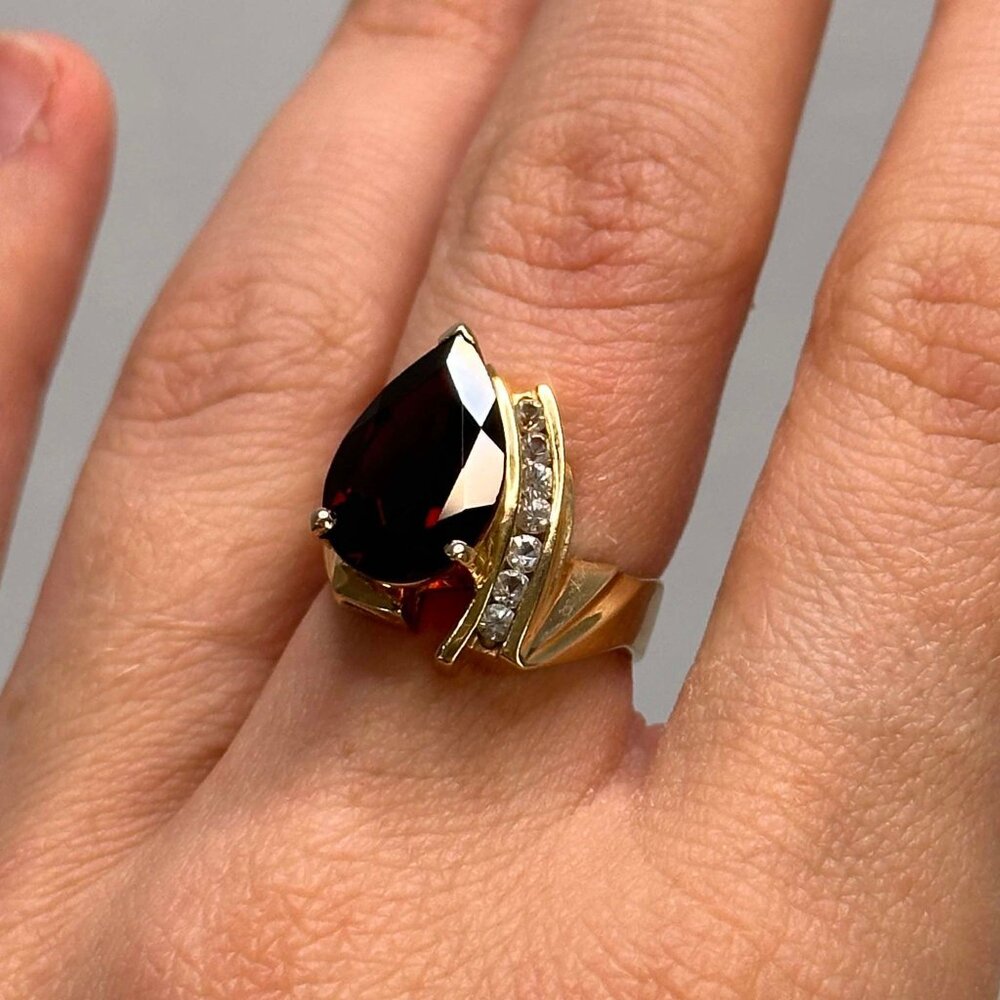 1.04 CTW Large Pear shaped Garnet with Diamond Accents 10kt Yellow Gold Ring